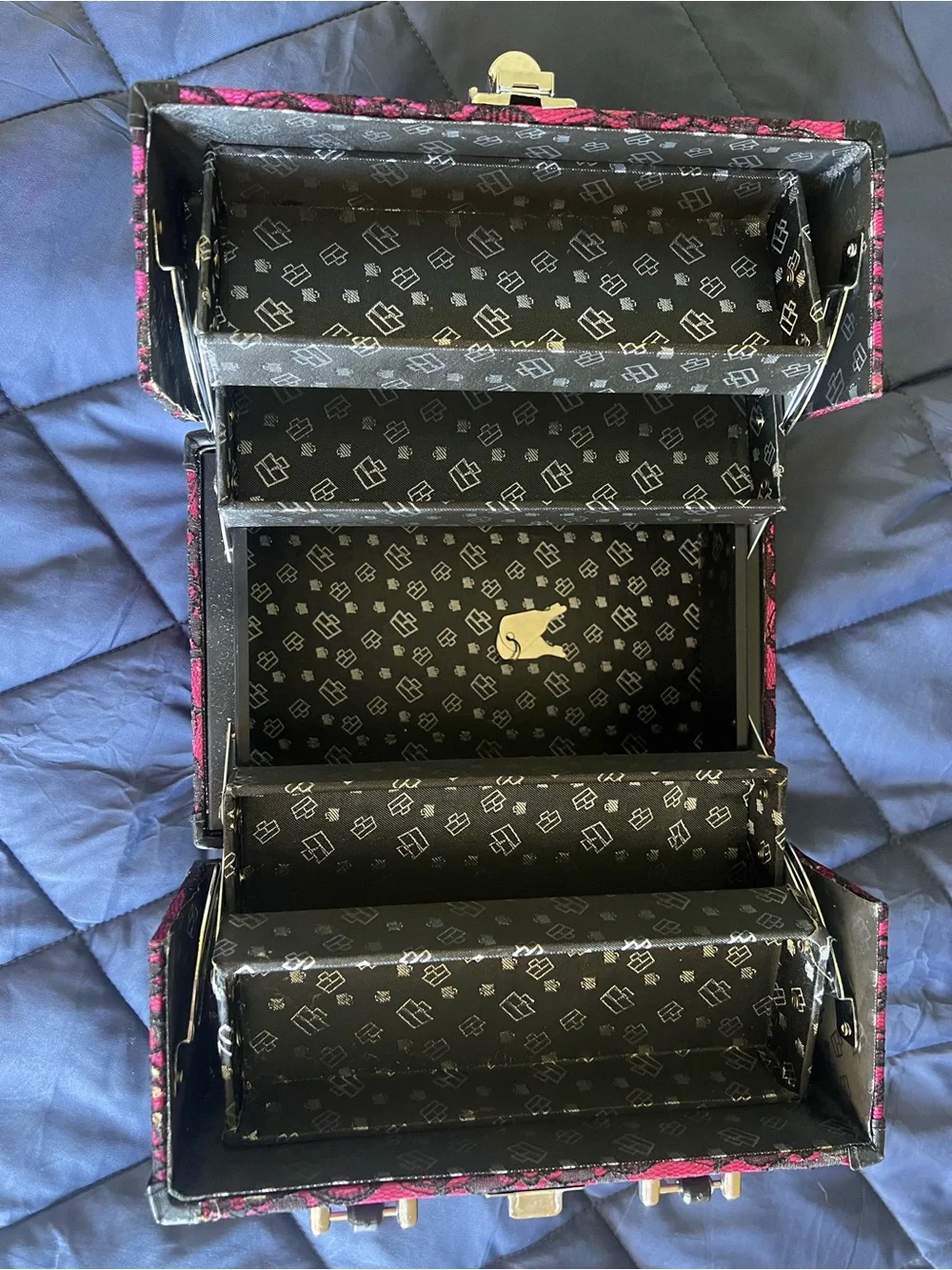 Caboodles ✨moving everything